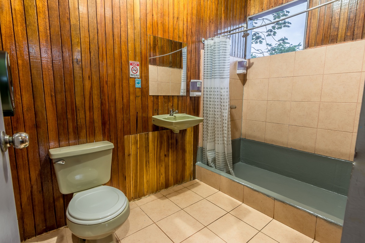 Hotel-Aguas-Bravas-Sarapiqui-Habitacion-Bano-Compartido-Bathroom-01-thumbnail